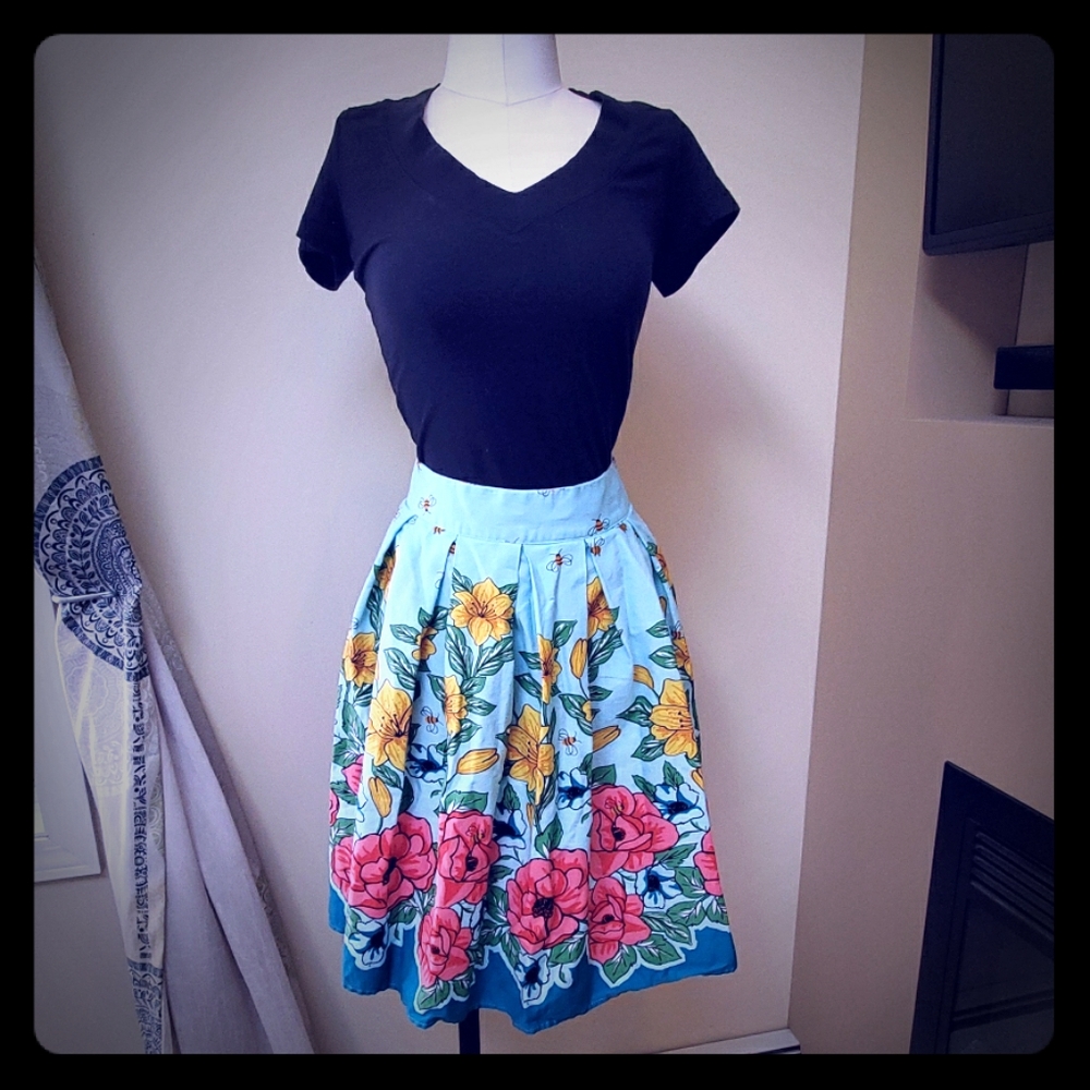 Spring floral bee skirt with pockets